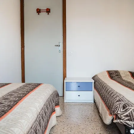 Side Sea View Flat For 6 Guests Near