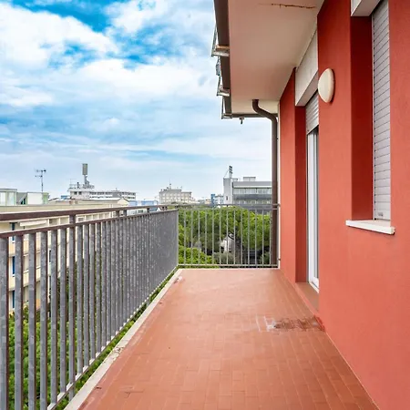 Side Sea View Flat For 6 Guests Near Apartamento